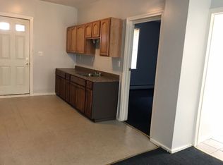 568 S East St APT 1R, Holyoke, MA 01040