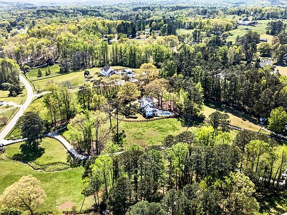 3rd image of 565 Old Lathemtown Rd
