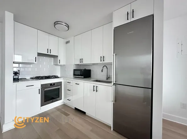 322 West 57th Street image 2 of 14