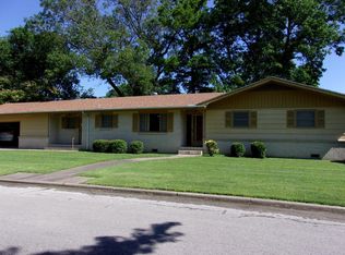 100 W 7th Ave, Caney, KS 67333