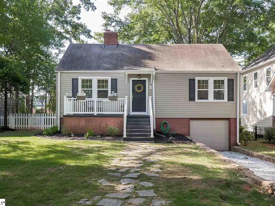 1st image of 5 Waverly Ct