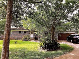 3806 Bayou Cir, Dickinson, TX 77539