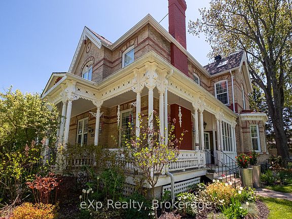 3rd image of 285 Mary St