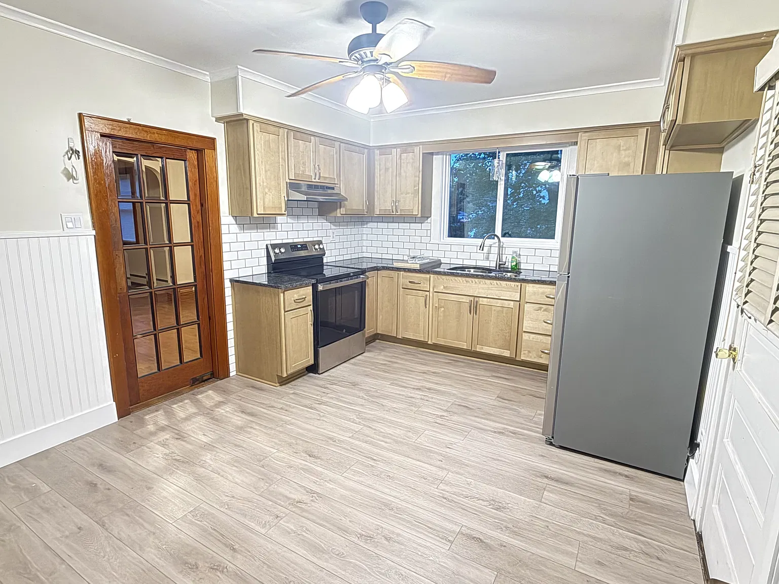 3 bed, 1.5 bath, 1200 sqft, $1,900 — Photo 2
