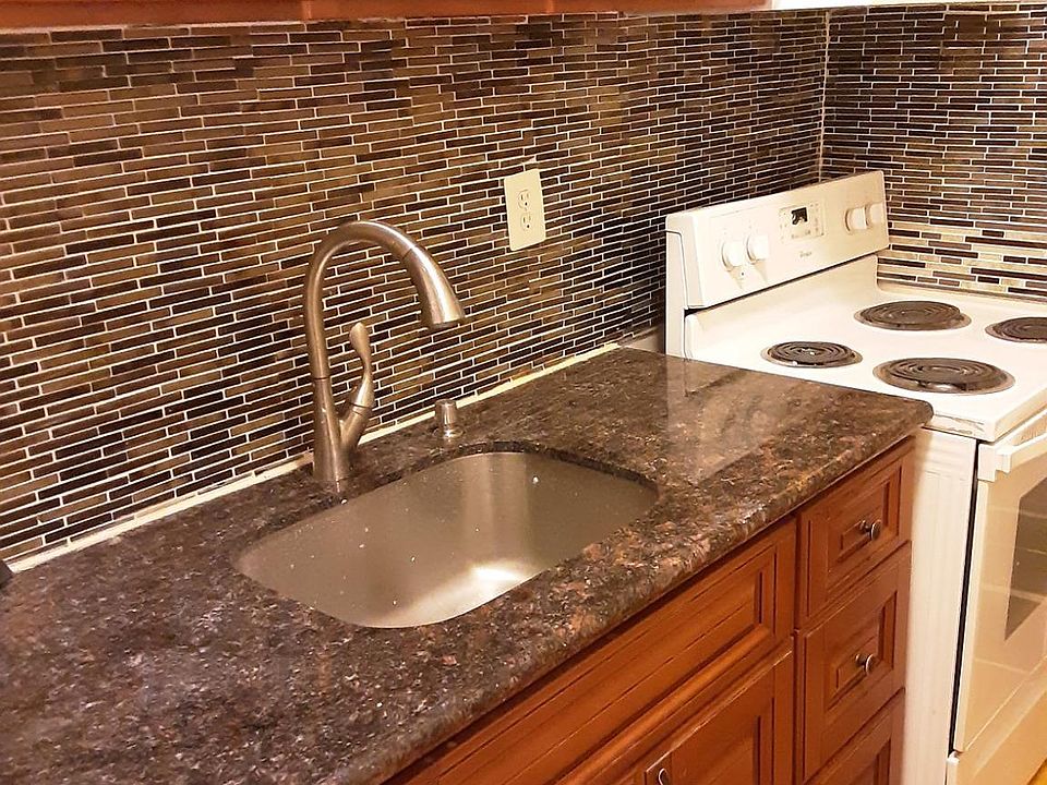 2nd image of 2554 Kensington Ave Floor 1
