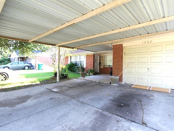 3rd image of 1202 Glenmore Dr