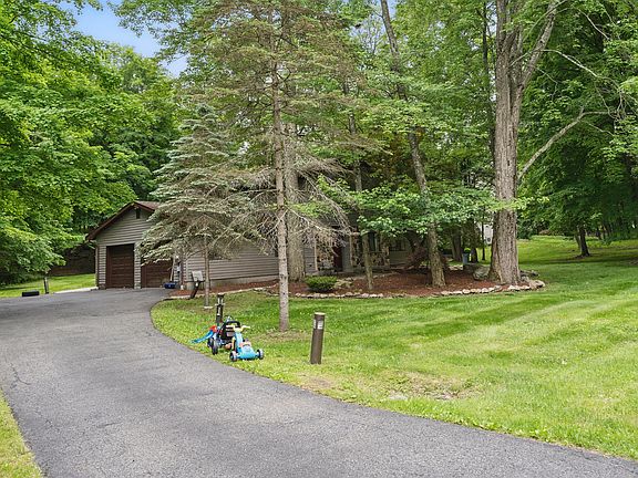 3rd image of 14 Lori Ln