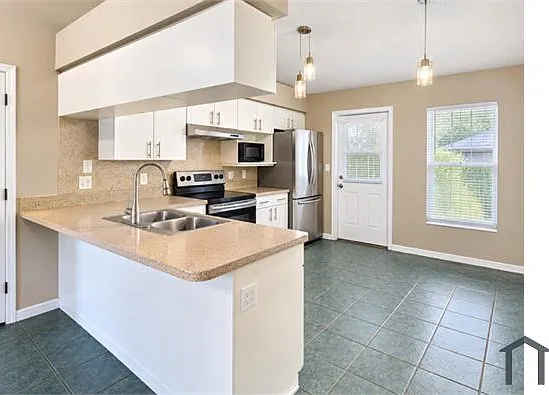 3 bed, 1050 sqft, $2,195 — Photo 4