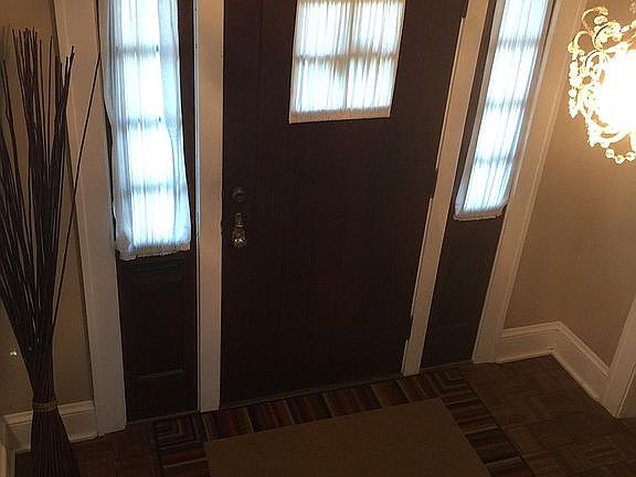 Foyer/ front door