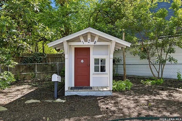 120 Lamont Ave — Photo 55