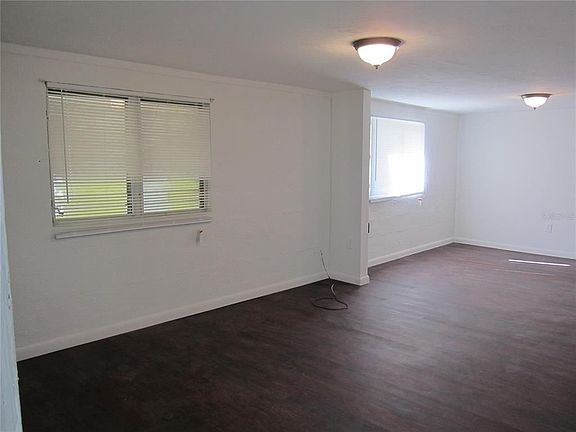 3rd image of 838 SE 10th Ter