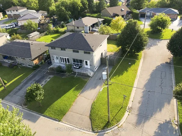 98 Durham St, Oshawa, ON L1J 5P8