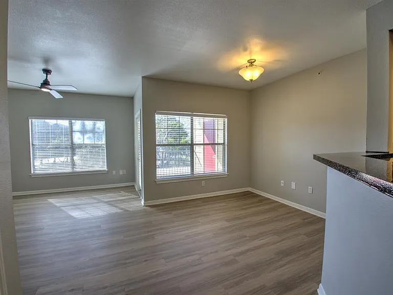 2320 Gracy Farms Ln #1323 — Photo 3