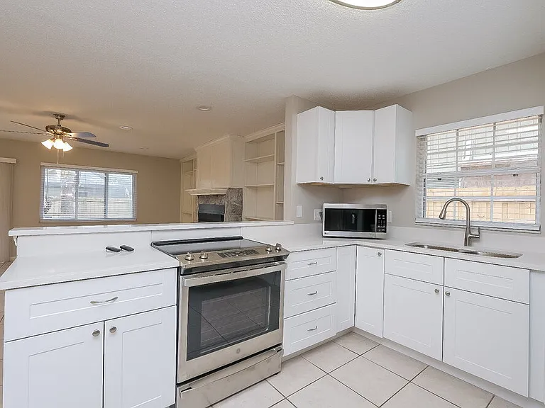 15709 Squirrel Tree Pl — Photo 9