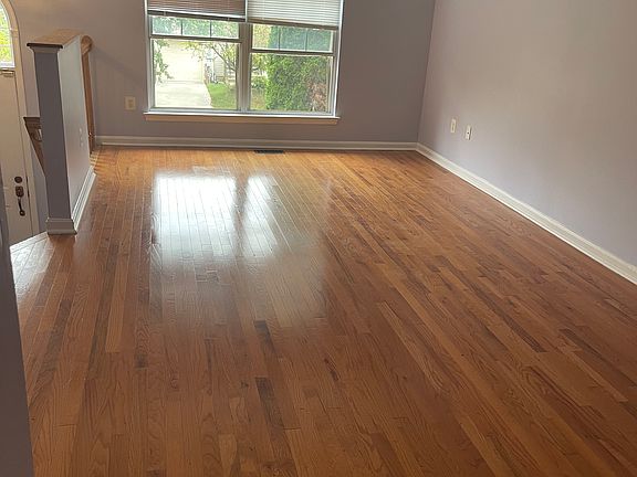 3rd image of 122 Persimmon Cir