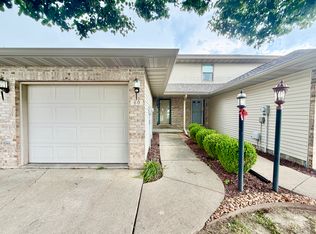 60 Gilliam Ct, Chatham, IL 62629