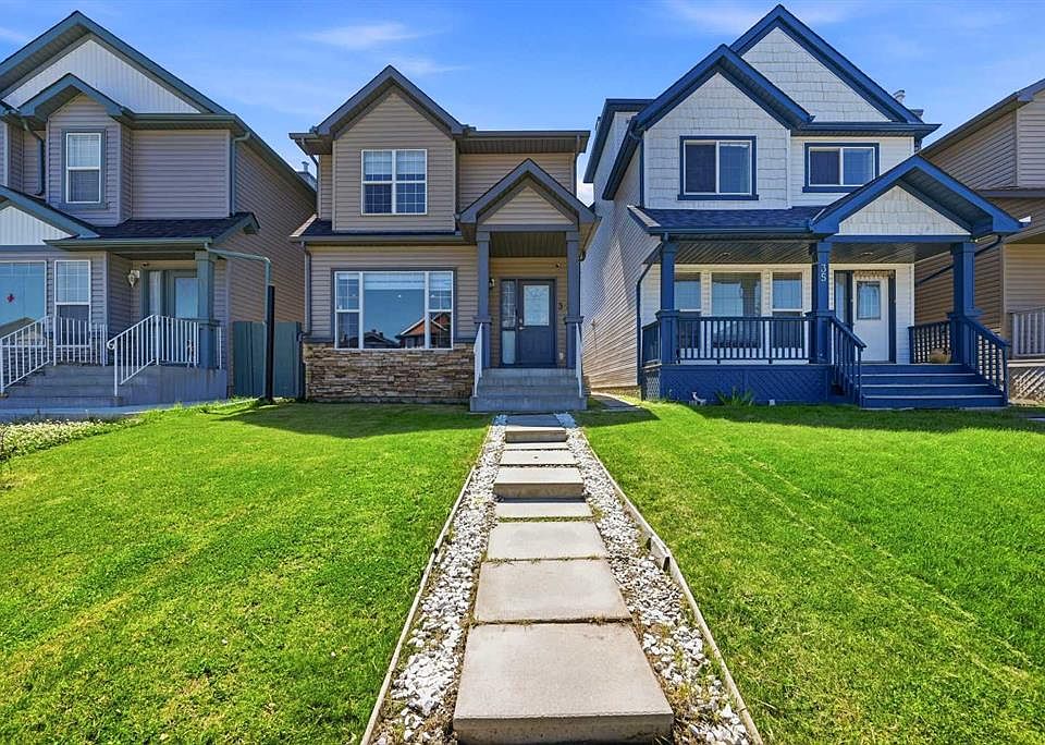 1st image of 33 N Saddlecrest Close NE