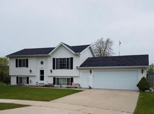 720 Lakeside Ct, Two Rivers, WI 54241