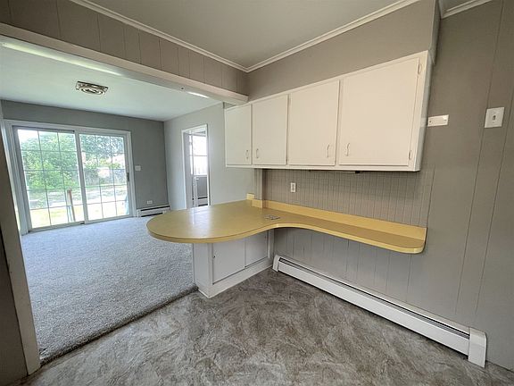 5th image of 300 Oak Ave