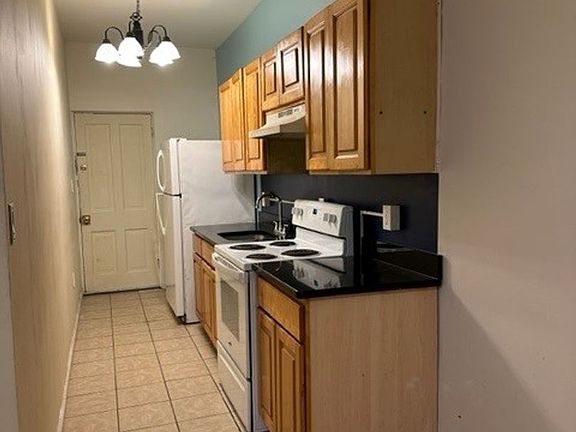 3rd image of 912 N 3rd St APT 1