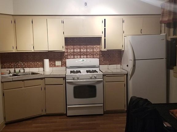 5th image of 2-1526 N Austin Ave #2