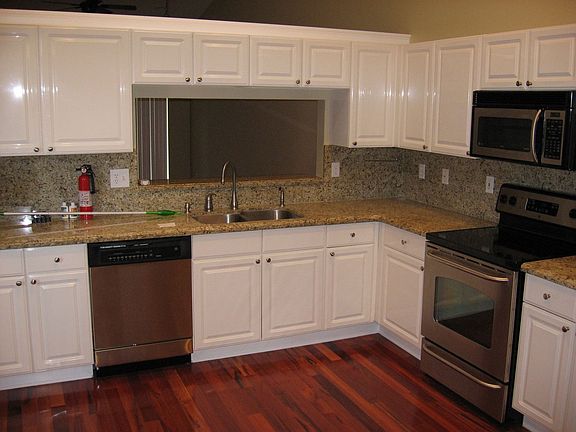 Granite/Stainless Kitchen