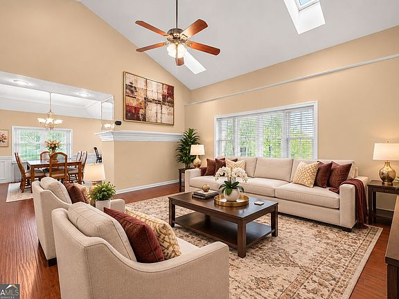 4th image of 2955 Hillcreek Dr