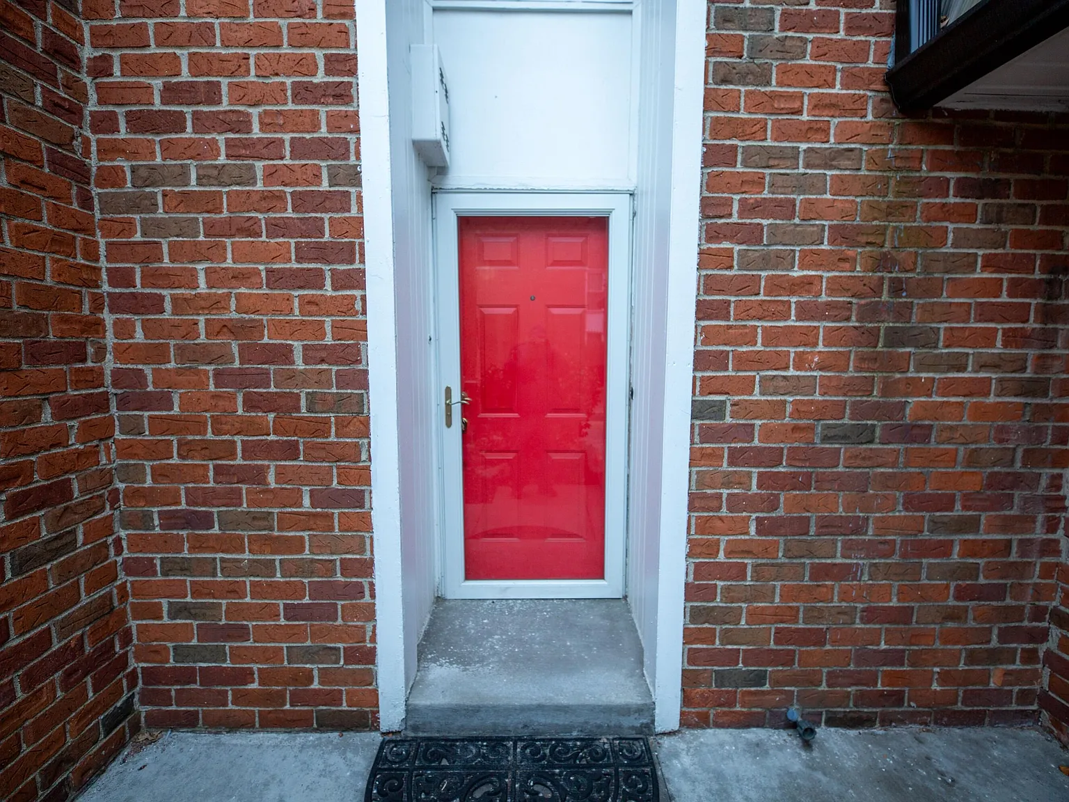 4 bed, 2.5 bath, 2333 sqft, $2,500 — Photo 2