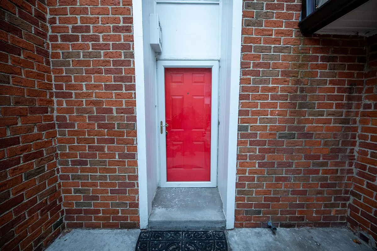 Building Photo - 2146 Bryanston Crescent St
