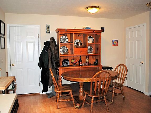 3rd image of 88 Thorlone Ave