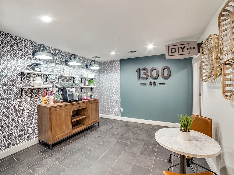 LUXE AT 1300 — Photo 15