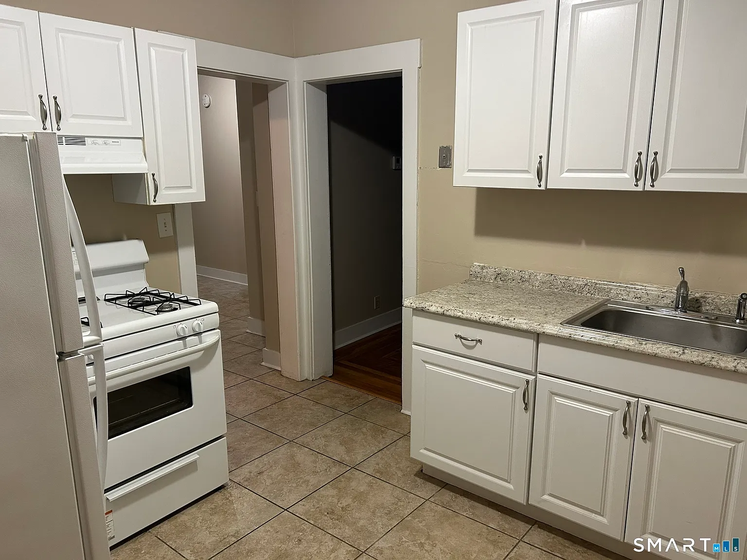 3 bed, 1.0 bath, 3840 sqft, $1,800 — Photo 2