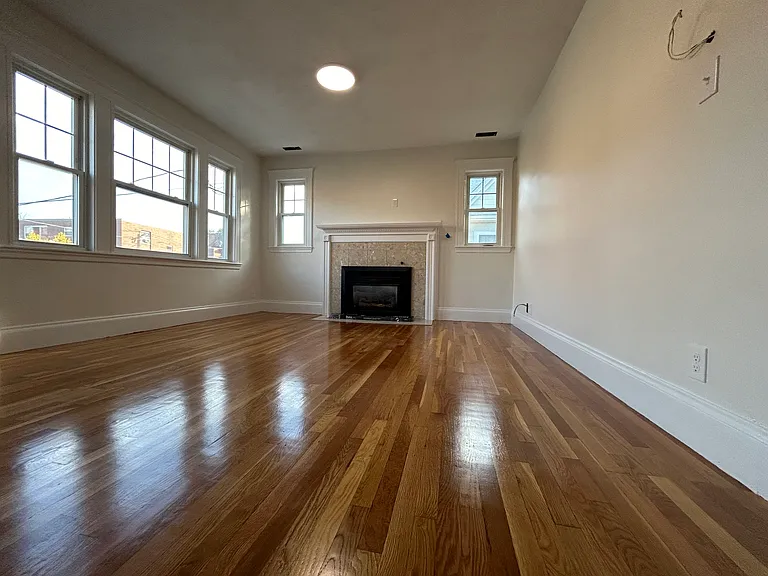 Gas Fireplace in Spacious Living room