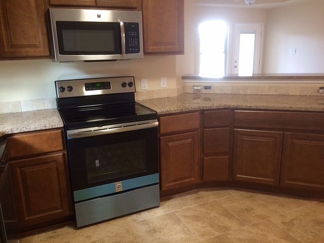 1st image of 904 W Bates
