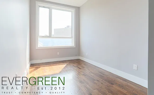 Rented by Evergreen Apartments BK | media 14
