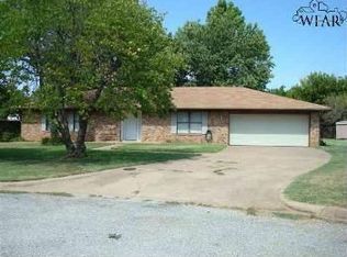107 N Greenway St, Henrietta, TX 76365