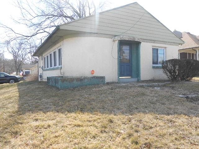 1st image of 300 W Siebenthaler Ave