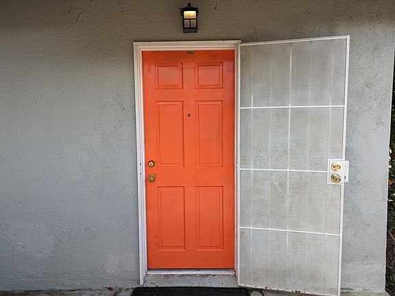 4th image of 165 1/2 N 13th Ave