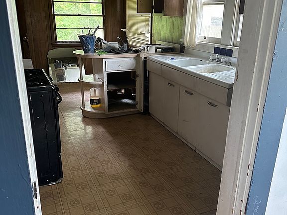 5th image of 1238 E Thompson Rd