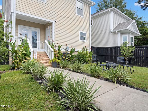 3rd image of 13090 Pine Valley Ln