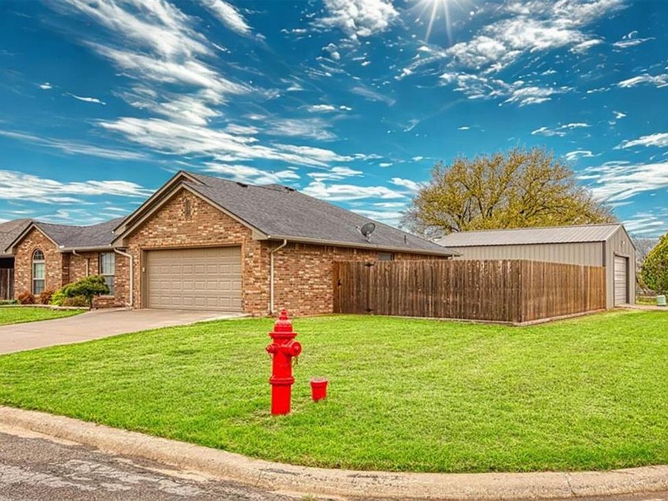 1st image of 2101 Morris Ln