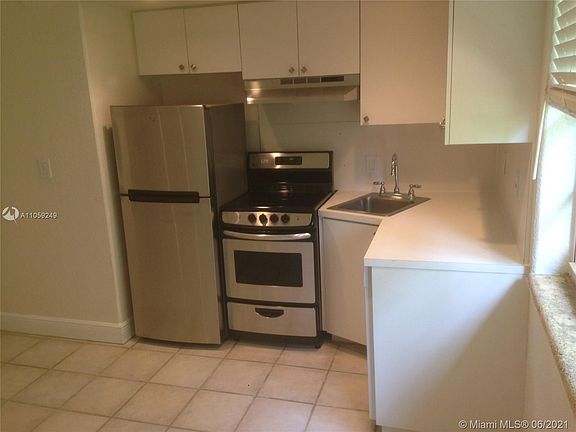 2nd image of 901 Euclid Ave APT 9