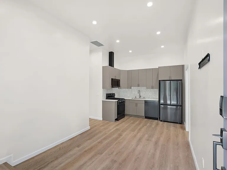 10327 Vanalden Ave — Photo 9