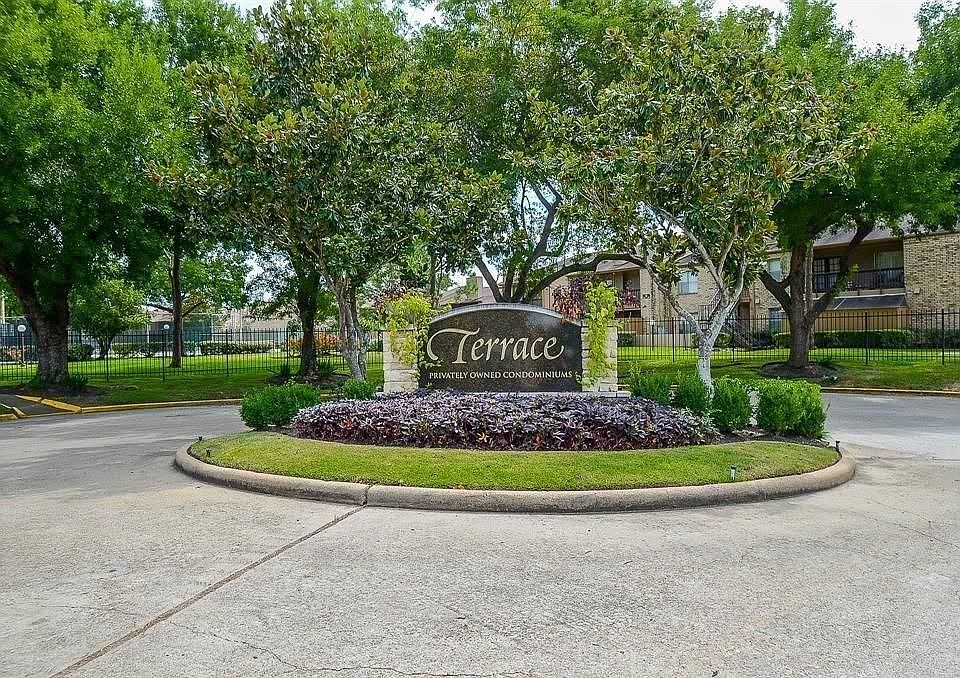 1st image of 10555 Turtlewood Ct Unit 1706