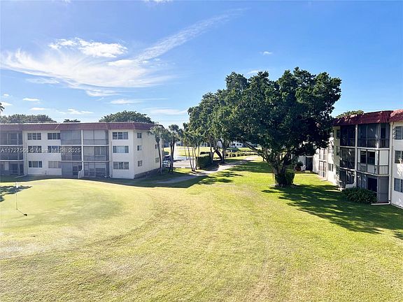 5th image of 711 S Hollybrook Dr APT 304