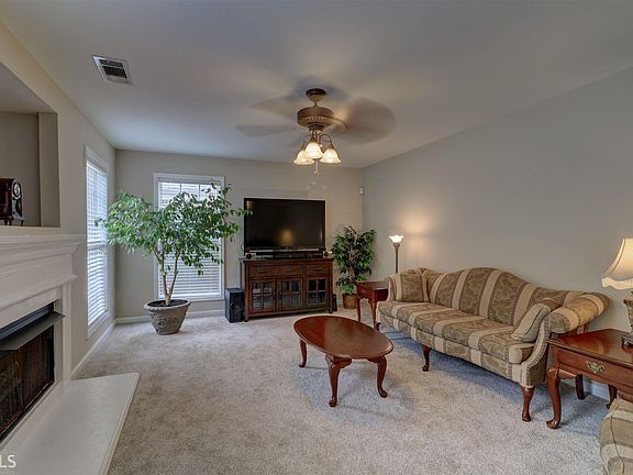 4th image of 209 Long Dr