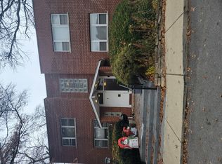 144 Ann St APT 8, Clarendon Hills, IL 60514