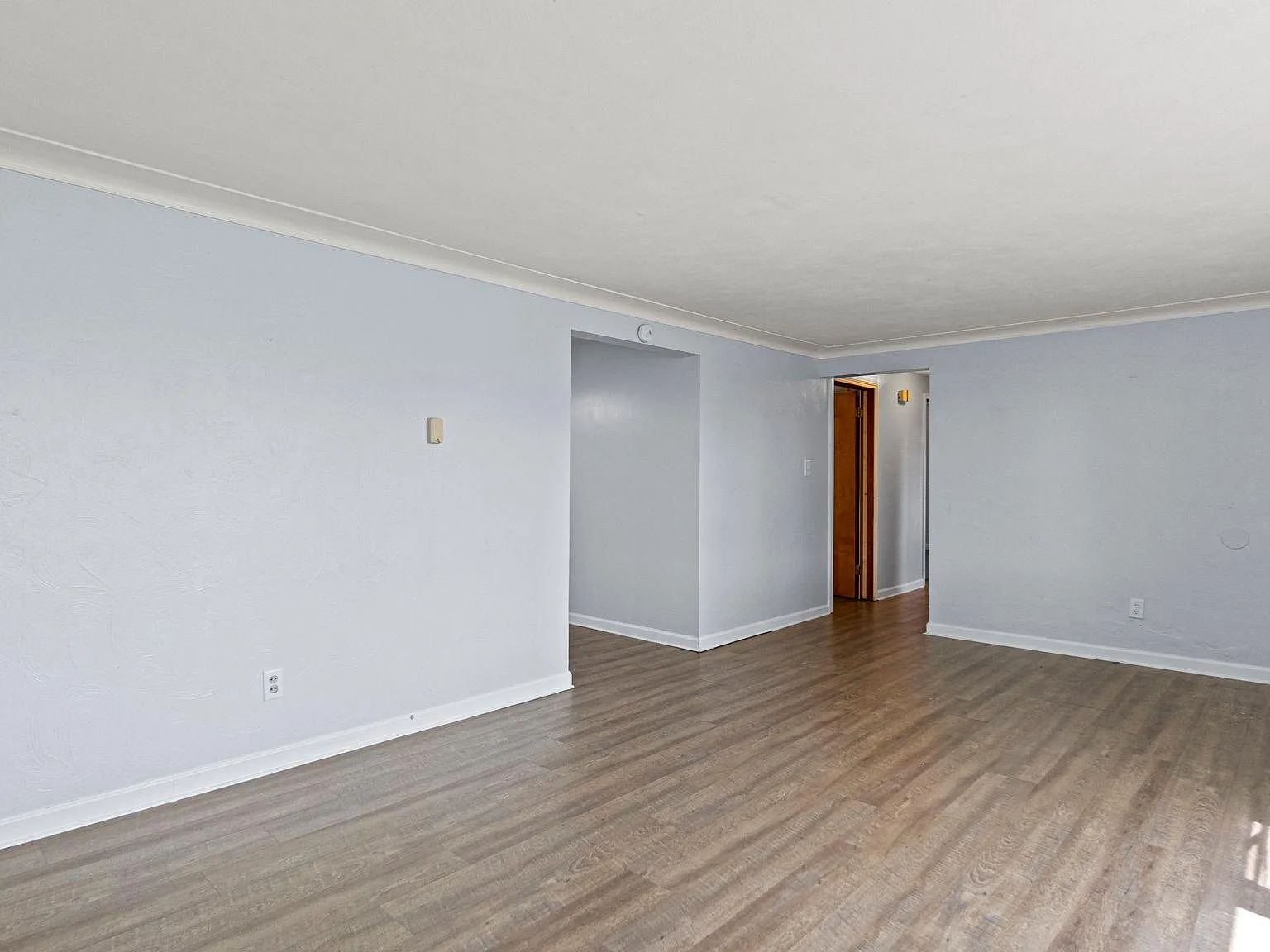 1502 W Dupont Rd — Photo 3