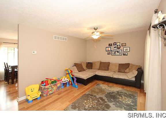 5th image of 601 Pike Dr E