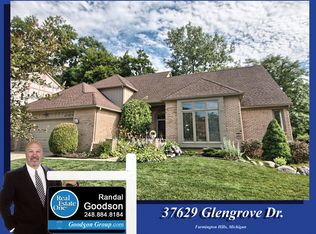 37629 Glengrove Dr, Farmington Hills, MI 48331